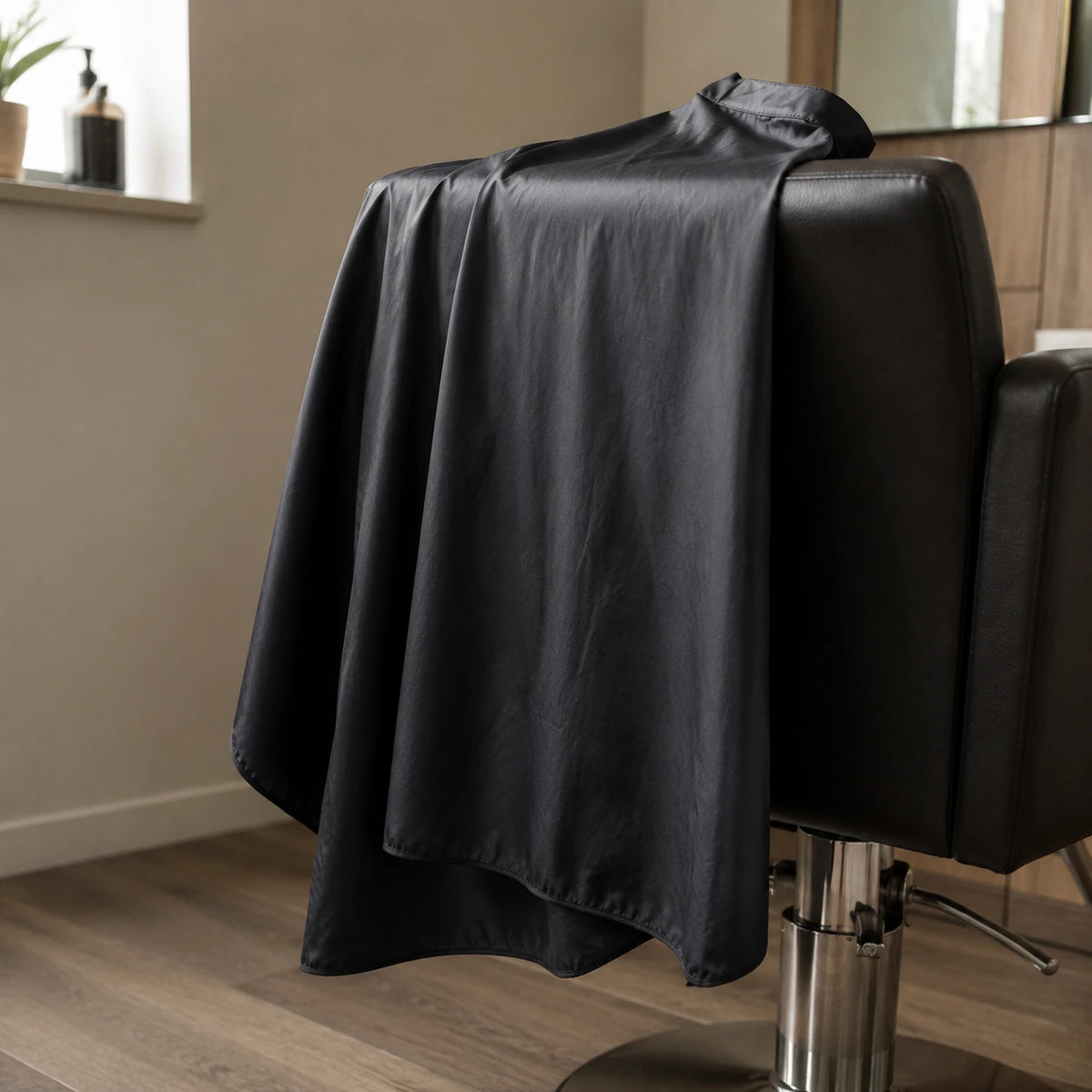 Professional Lightweight Client Hairstyling & Hair Cutting Cape
